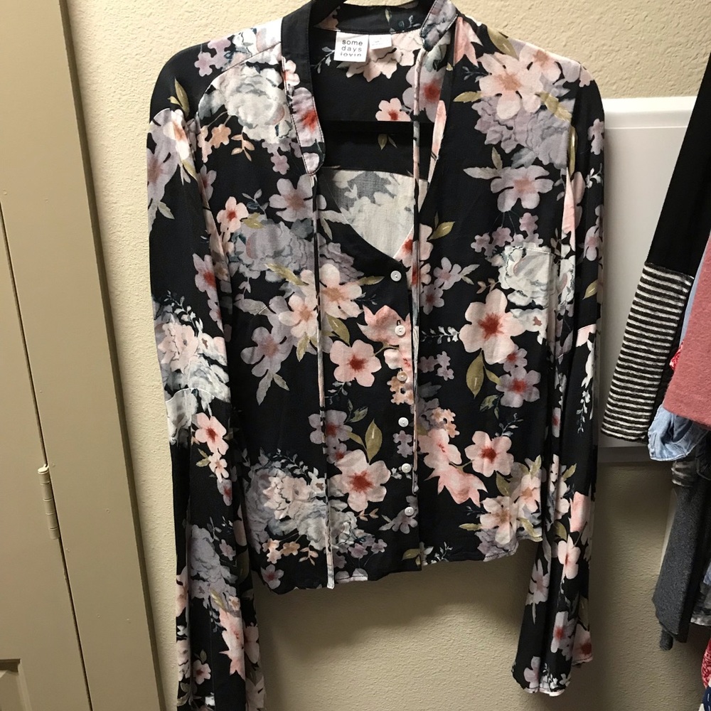 Boutique long sleeve button up worn once